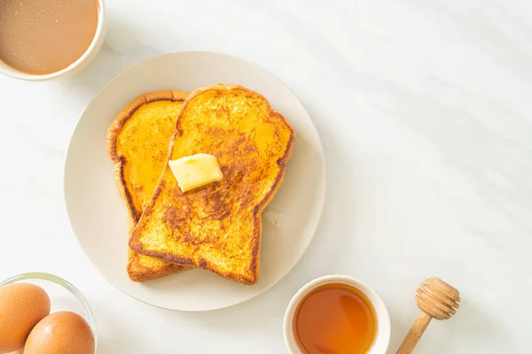 Γαλλική Φρυγανισμένη Βούτυρο Και Μέλι Για Πρωινό — Φωτογραφία Αρχείου