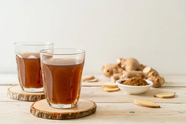 Heißes Und Süßes Ingwersaftglas Mit Ingwerwurzeln Gesundes Getränk — Stockfoto