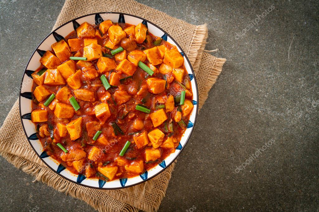 Mapo Tofu El plato tradicional de Sichuan de tofu de seda y carne