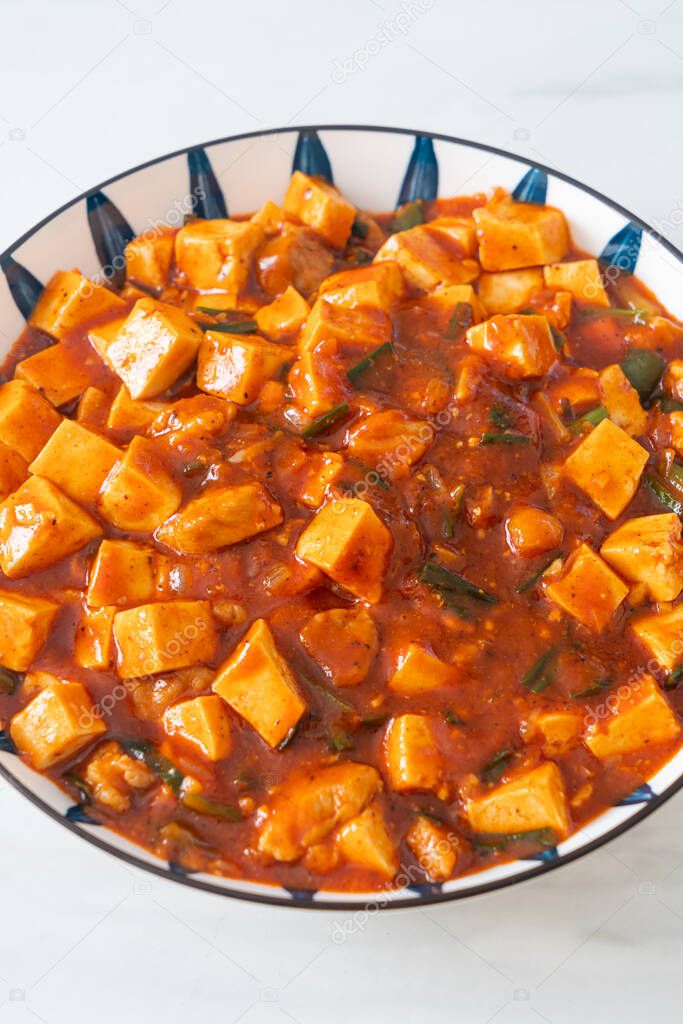 Mapo Tofu El plato tradicional de Sichuan de tofu de seda y carne