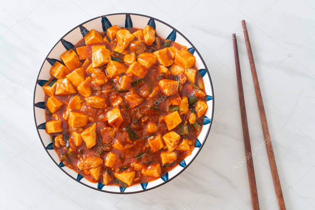 Mapo Tofu El plato tradicional de Sichuan de tofu de seda y carne