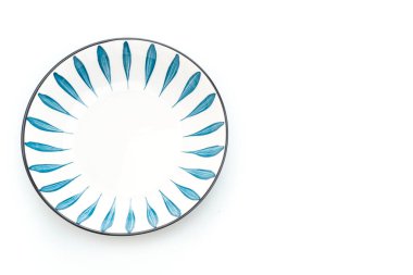 boş güzel ve klasik seramik plaka beyaz arkaplanda izole