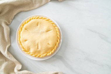 Lezzetli Toddy avuç içi turtaları beyaz tabakta