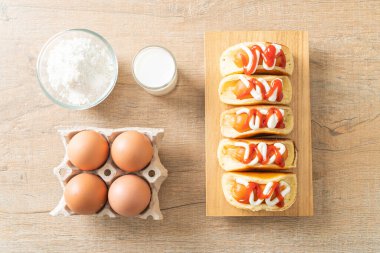 Sosisli ev yapımı krep.