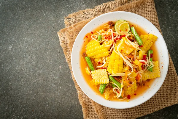 Som Tum Thaise Pittige Papaya Salade Met Maïs Aziatische Keuken — Stockfoto