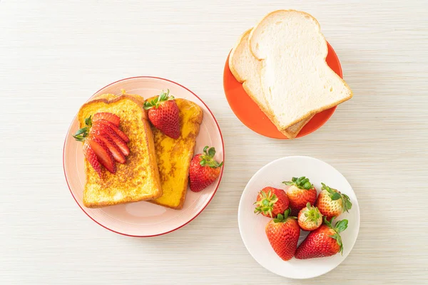 Pain Grillé Fraise Fraîche Sur Assiette — Photo