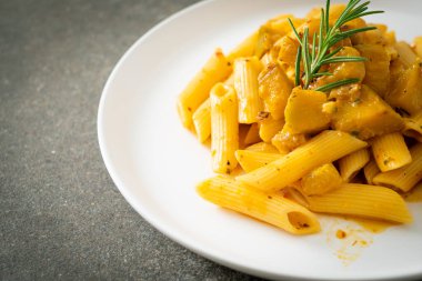 kabaklı makarna alfredo sosu - vejetaryen ve vejetaryen yemek tarzı