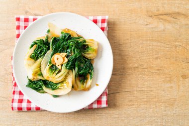 bebek Çin lahanası istiridye soslu ve sarımsaklı - Asya yemeği tarzı