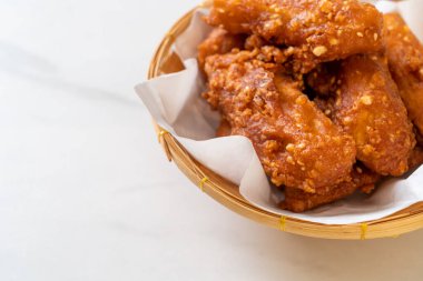 Kızarmış patates. Susamlı. Tayland usulü.