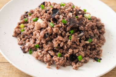 Kıymalı Çin zeytinleri, Asya usulü.