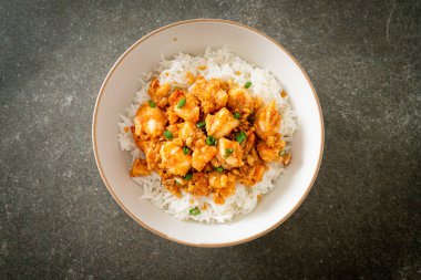 Sarımsaklı karides ve karides lapası.