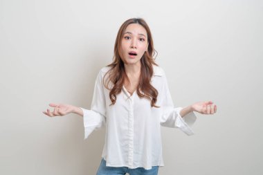 Portre güzel Asyalı kadın stresi, ciddi, endişe ya da şikayet