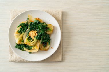 bebek Çin lahanası istiridye soslu ve sarımsaklı - Asya yemeği tarzı