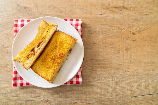 Hemlagad Fransk Rostad Skinka Bacon Ostsmörgås Med Ägg — Stockfoto