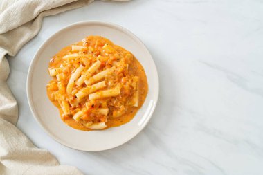 rigatoni penne makarna kremalı domates veya pembe sos
