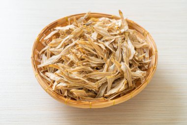 Kurutulmuş küçük çıtır balık.