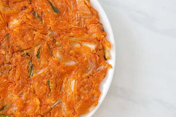 Kore kimçili krep ya da Kimçijeon - Kızarmış yumurta, kimçi ve un - Kore yemeği tarzı