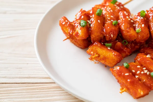 Pastel Arroz Coreano Frito Tteokbokki Pinchado Con Salsa Picante Estilo — Foto de Stock