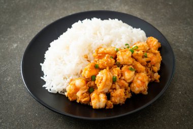 Sarımsaklı kızarmış karides ve pirinçli karides ezmesi.