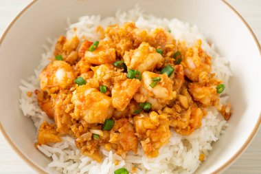 Sarımsaklı karides ve karides lapası.