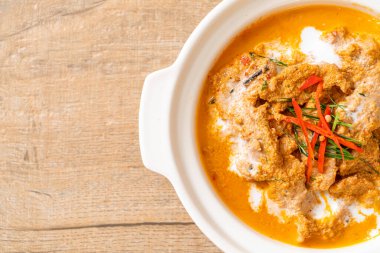 Tayland yemeği seti körili domuz eti Tayland yemeği tarzı.