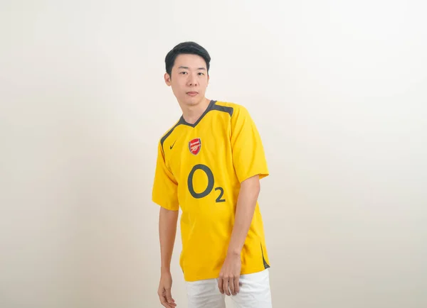 Bangkok Thailand November 2021 Pria Muda Asia Mengenakan Kaos Arsenal — Stok Foto