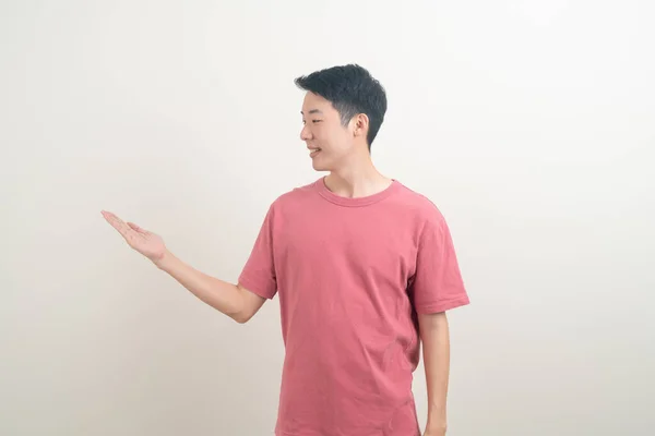 Porträt Junger Asiatischer Mann Mit Zeige Oder Präsentationshand Auf Weißem — Stockfoto