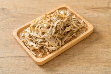 Kurutulmuş küçük çıtır balık.