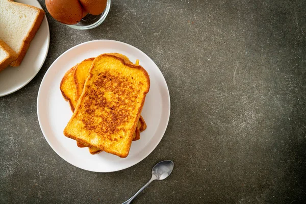 Французский Тост Белой Тарелке Завтрак — стоковое фото