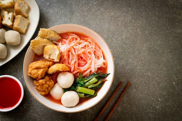 Pequeños Fideos Planos Arroz Con Bolas Pescado Bolas Camarones Sopa — Foto de Stock