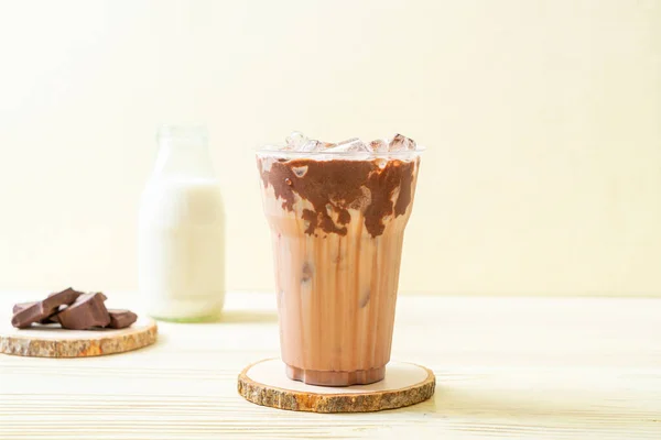 Iced Chocolade Milkshake Drank Hout Achtergrond — Stockfoto