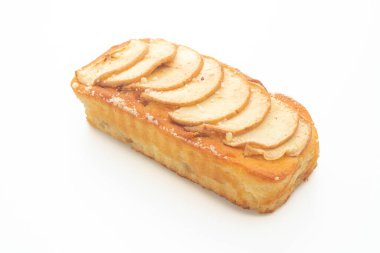 Elma ekmeği parçalanmış kek beyaz arka planda izole edilmiş.