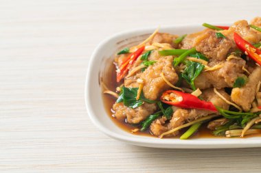 Çin kereviziyle Kızarmış Balık - Asya usulü