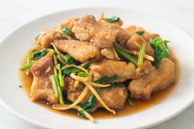 Çin kereviziyle Kızarmış Balık - Asya usulü