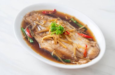 Soya soslu balık buğulama - Asya yemeği tarzı