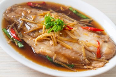 Soya soslu balık buğulama - Asya yemeği tarzı