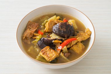 haşlanmış lahana turşusu ve acı kabak çorbası - Asya ve vegan ve vejetaryen yemek tarzı