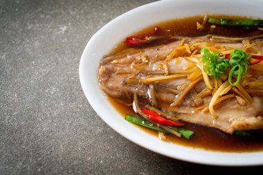 Soya soslu balık buğulama - Asya yemeği tarzı