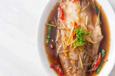Soya soslu balık buğulama - Asya yemeği tarzı