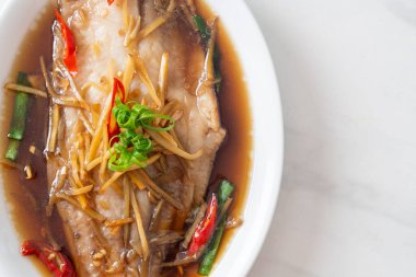 Soya soslu balık buğulama - Asya yemeği tarzı