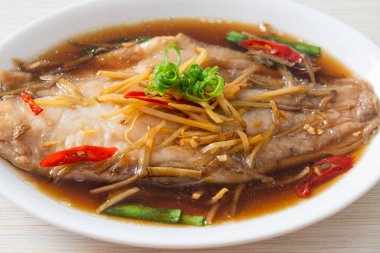 Soya soslu balık buğulama - Asya yemeği tarzı