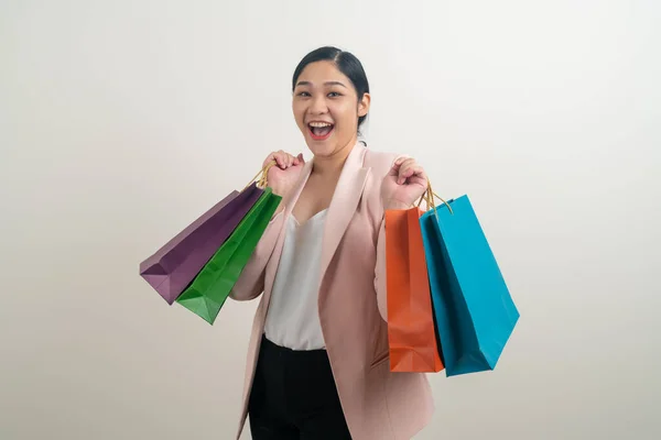 Mulher Asiática Segurando Saco Compras Mão Com Fundo Branco — Fotografia de Stock