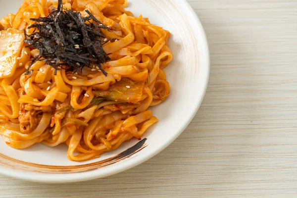 Macarrão Udon Frito Com Kimchi Porco Estilo Comida Coreano — Fotografia de Stock