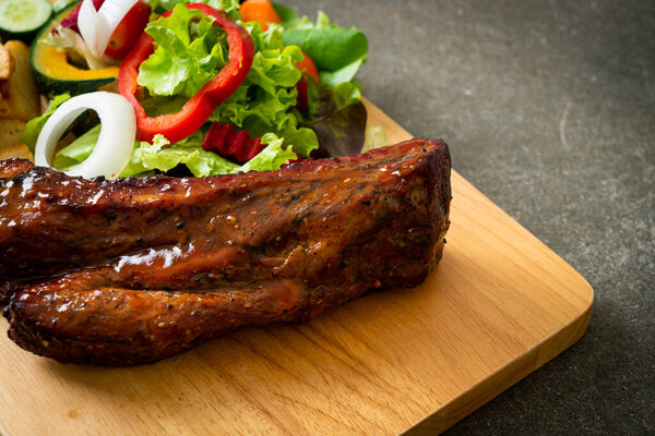 grill barbecue pork spare ribs with vegetables