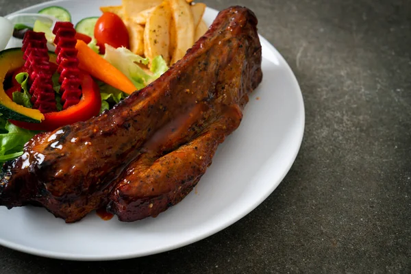 Parrilla Barbacoa Costillas Cerdo Repuesto Con Verduras — Foto de Stock