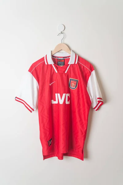 Jan 2022 Arsenal Retro Shirt Home Shirt Season 1996 1998 — 스톡 사진