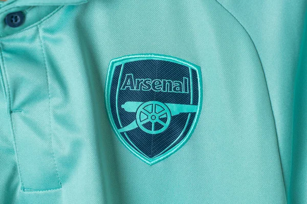 Jan 2022 Arsenal 로고를 Arsenal Retro Shirt Third Jersey Season — 스톡 사진