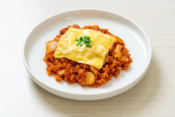 Kimchi Gebakken Rijst Met Varkensvlees Topped Kaas Aziatische Fusion Food — Stockfoto