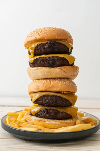 Peynirli Hamburger Veya Sığır Burger Sağlıksız Yemek Tarzı — Stok fotoğraf