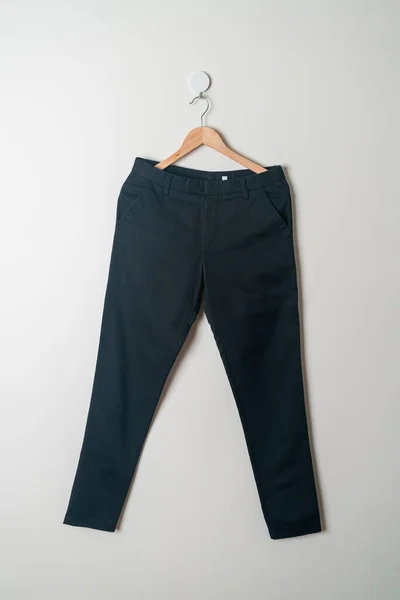 Pantaloni Pantaloni Lunghi Appesi Parete Con Appendiabiti Legno — Foto Stock